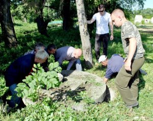 Міський голова Збаража долучився до прибирання міста.